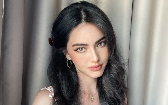 Mai Davika khoe sắc trong bộ ảnh mừng năm mới, nhưng lợi thế cơ thể này mới gây chú ý