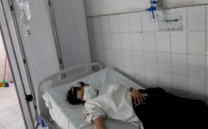 Buộc thôi việc cô giáo uống thuốc tự tử trước mặt hiệu trưởng