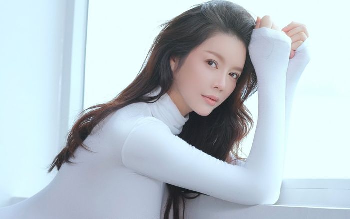 Lý Nhã Kỳ suy kiệt đến mức phải nhập viện khiến cả showbiz Việt lo lắng