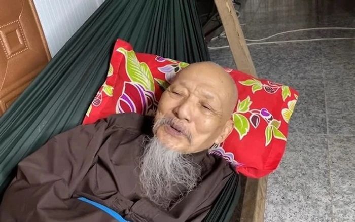 Trước khi bị điều tra vì tội loạn luân, ông Lê Tùng Vân từng khẳng định cả một đời tu, không vợ không con