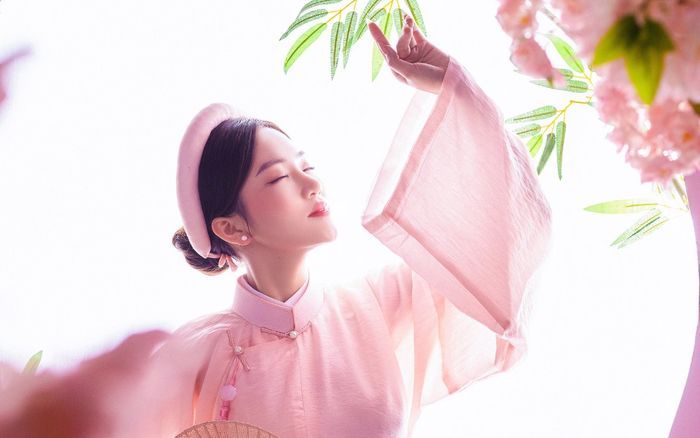 Anna Linh 'Thương ngày nắng về' đẹp mong manh với tạo hình cổ trang yêu kiều