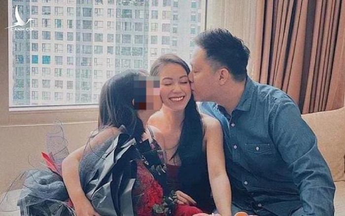 Người nhà chia sẻ tin nhắn giữa bố mẹ ruột bé V.A: Mẹ nhún nhường bao nhiêu thì bố dứt tình bấy nhiêu