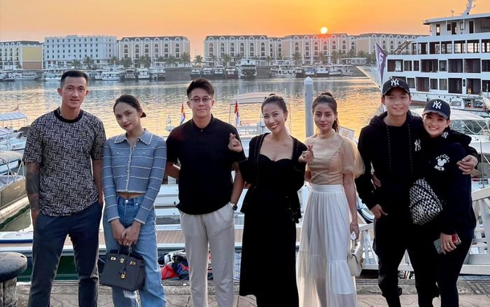 Hương Giang gây 'choáng' khi đi du lịch cùng tình cũ Criss Lai và hôn phu Matt Liu