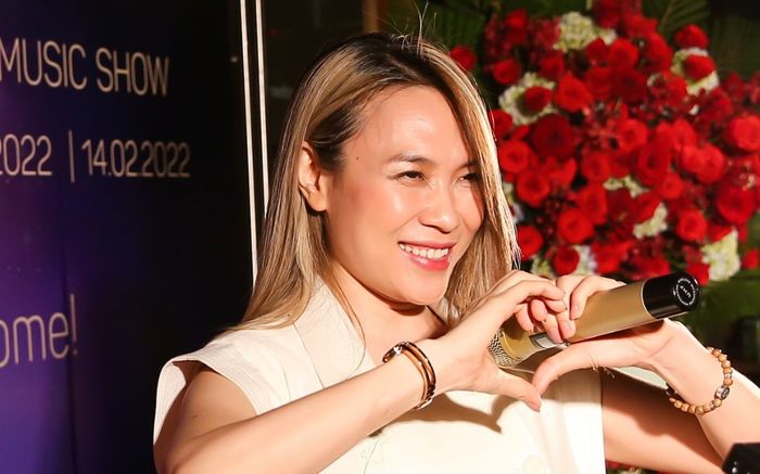 Mỹ Tâm tung tăng nhảy chân sáo mong ngóng gặp lại khán giả