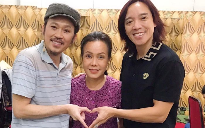 Không còn trên poster, Hoài Linh chính thức lộ diện bằng xương bằng thịt chụp ảnh vui vẻ cùng Việt Hương