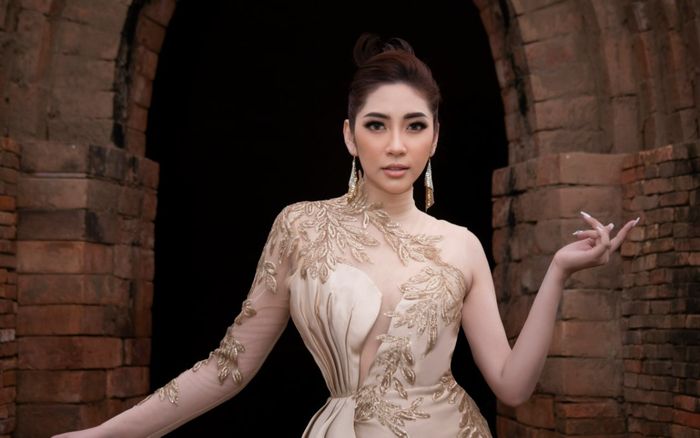 Hoa hậu Đại dương Đặng Thu Thảo lộng lẫy như nữ thần đi chấm thi nhan sắc