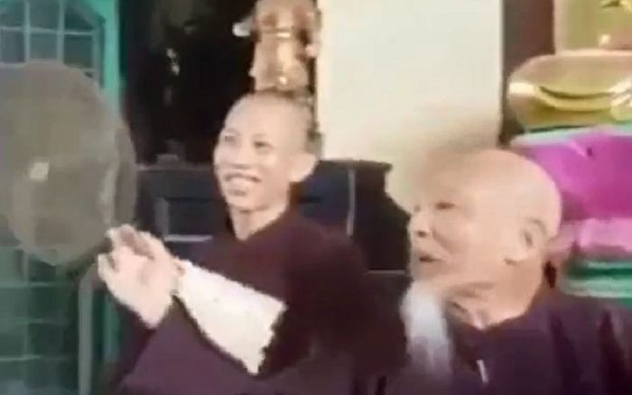 'Thầy ông nội' khoe 2 'đồ đệ ruột' Tịnh thất Bồng Lai có nhiều bạn gái, thái độ của cả hai gây chú ý