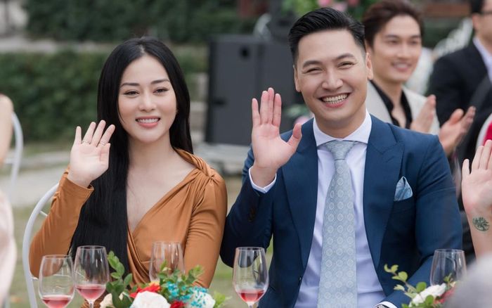 Dàn sao 'Hương vị tình thân' bất ngờ hội ngộ: Mạnh Trường - Phương Oanh chiếm trọn spotlight