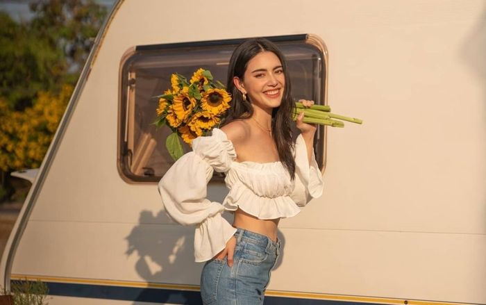 Học cách mix áo crop top của Mai Davika: Từ dễ thương đến quyến rũ đủ cả!