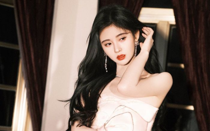 'Mỹ nhân 4000 năm' Cúc Tịnh Y hóa nàng công chúa mong manh hút hồn cả thiên hạ