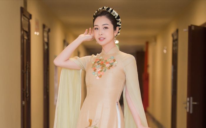 Hoa hậu 4 con Jennifer Phạm khoe nhan sắc U40 đẹp không điểm chê