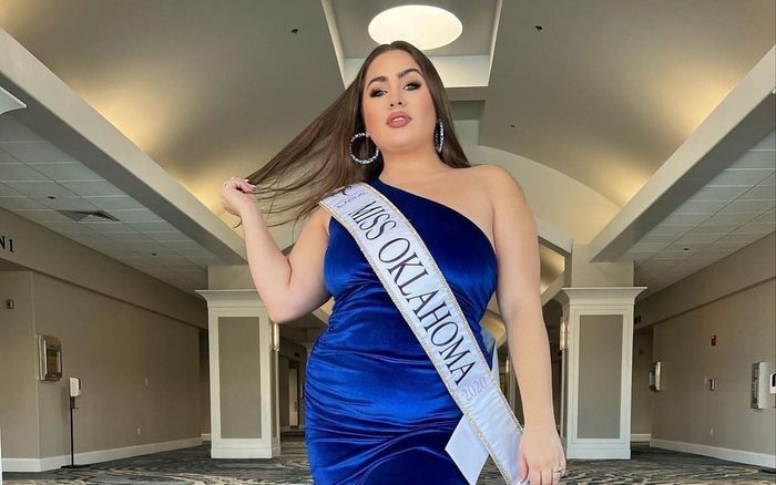 Cô gái nặng 100kg trở thánh Á hậu của cuộc thi Hoa hậu Trái đất Mỹ 2022