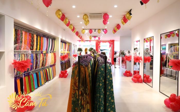 Vải áo dài Cẩm Tú – lưu giữ nét đẹp xưa và hiện đại