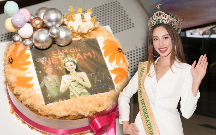 Ba ruột của Thùy Tiên tự tay chuẩn bị bánh bông lan trứng muối để chào đón con gái trở về