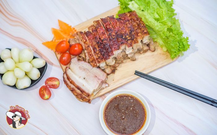 Bí mật đằng sau món Thịt quay tẩm Ngọc Hoa nhà Hà Huyền Mart