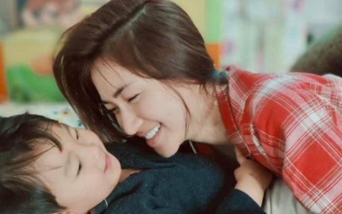 Nghi vấn Hòa Minzy 'dao kéo' trên khuôn mặt để trở nên thanh thoát, chính chủ phải lên tiếng đính chính