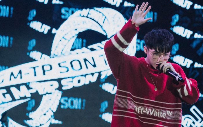 Đang 'so deep' với bài hát đầy tâm trạng, Sơn Tùng bỗng khiến fan bật cười vì lý do này?