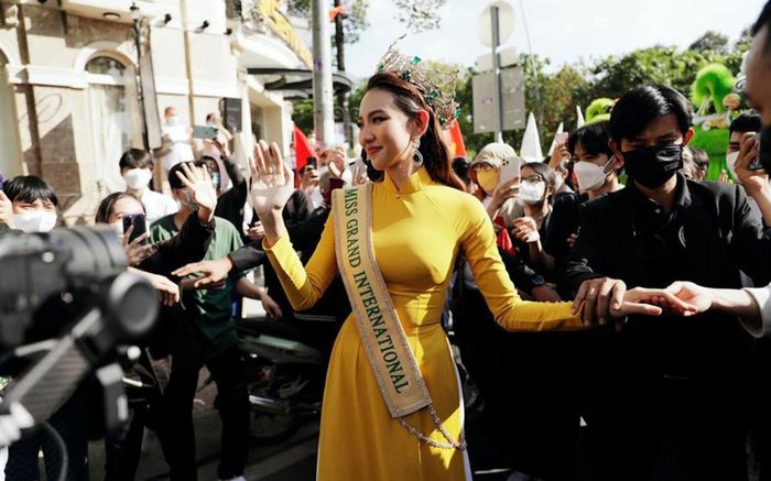 Lễ chào mừng Thuỳ Tiên: Xuất hiện kẻ trộm gây náo loạn