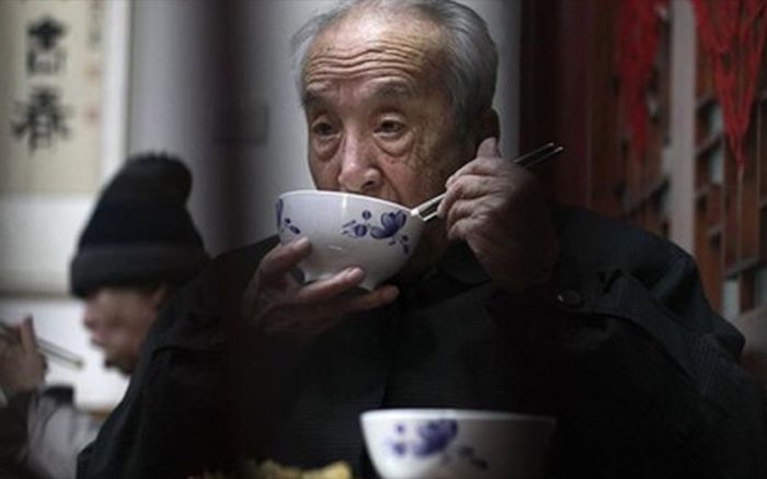 Nghe tin cha già 80 tuổi muốn tái hôn, con trai cầm dao gây ra thảm kịch kinh hoàng