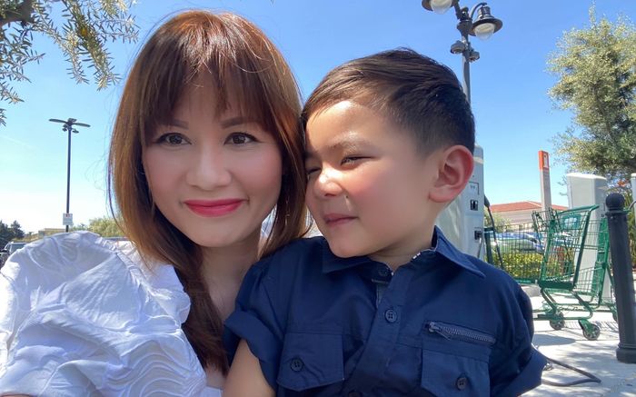 Con trai Đan Trường 4 tuổi đã biết làm việc này cho mẹ, Thủy Tiên tự hào: 'Từ nay sẽ nhờ cậu ấy rồi'