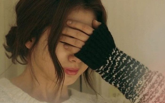 Thuê chung nhà với đàn ông đã có vợ, cô gái tỉnh dậy nửa đêm thì kinh hãi trước cảnh tượng trong phòng