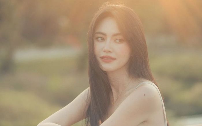 Hết lên đồ cắt xẻ bạo, Mai Davika hóa nàng thơ ngọt ngào khiến ai cũng lịm tim