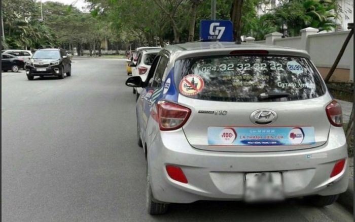 Hà Nội: Tài xế taxi bị khách rút dao cứa cổ giữa đêm khuya