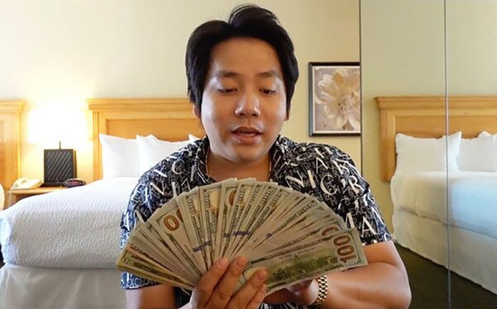Khoa Pug ẩn ý chuyện bị anh em bào tiền, netizen réo gọi Vương Phạm - Johnny Đặng