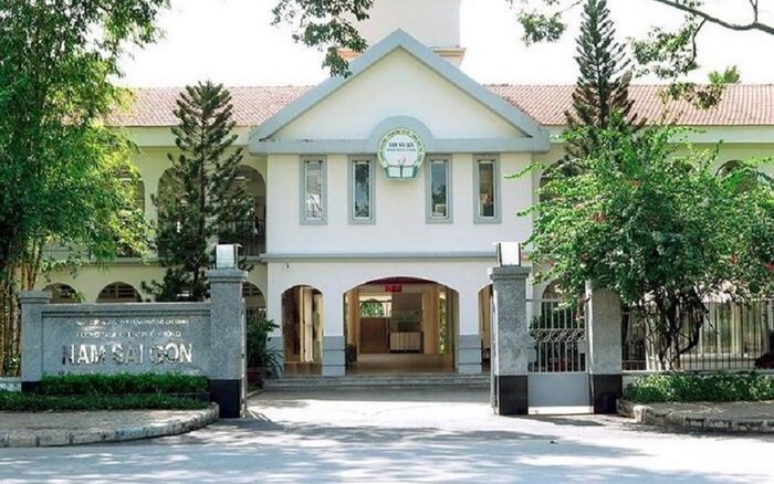 TP.HCM: Hiệu trưởng đang là F0 vẫn đến trường khiến nhiều phụ huynh lo lắng