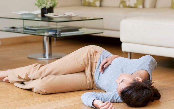 Ngất xỉu có thể là dấu hiệu cảnh báo nhiễm Covid-19