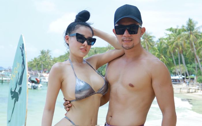 Lương Bằng Quang 'xả kho' loạt ảnh căng đét của Ngân 98, bikini 'bé tí tẹo' khiến dân tình nhức mắt
