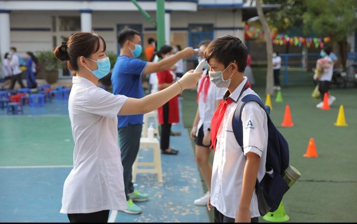 Thủ tướng chỉ đạo hướng dẫn cho học sinh từ 12 tuổi học trực tiếp sau Tết sớm nhất có thể