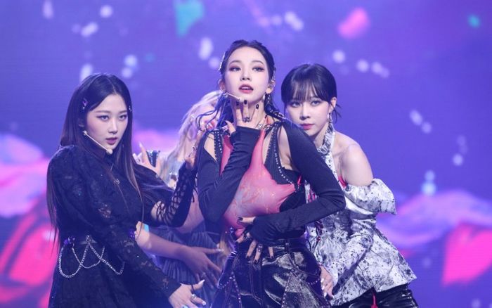 Blackpink, aespa lũ lượt mặc đồ của nhà thiết kế Việt khiến fan 'đứng ngồi không yên'