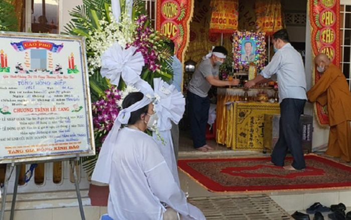 Rùng mình màn kịch gian xảo của nữ sinh viên giết cha giấu xác: 'Mình tưởng thiệt còn động viên nó'