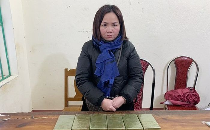 Bắt quả tang nữ giáo viên tiểu học buôn 6 bánh heroin