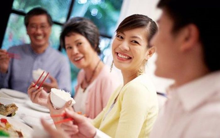 Chàng trai lẳng lặng bỏ về giữa buổi xem mắt khi thấy cô gái có hành động này