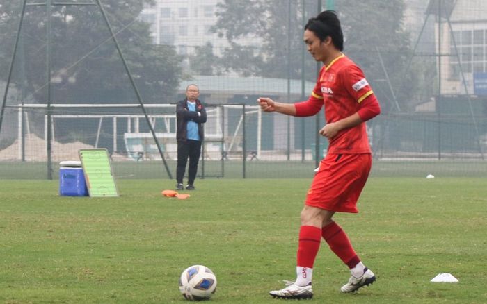 Thủ môn Tấn Trường bị loại, Quang Hải và Tuấn Anh vào Top 5 QBV 2021