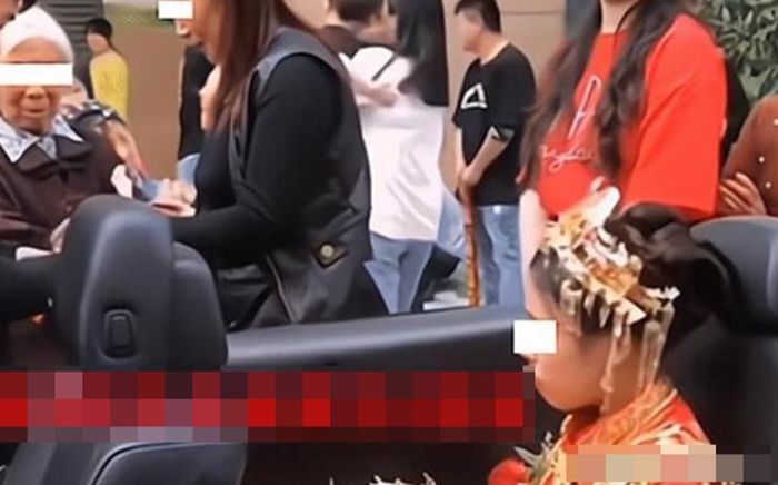 Cô dâu vòi 100 triệu 'phí xuống xe' ngay sát giờ lành, hành động của chú rể khiến ai cũng muốn 'cứu nguy'