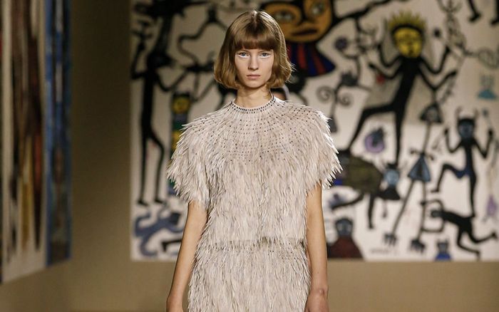 Dior phô diễn kỹ thuật thêu tay đỉnh cao trong BST Haute Couture Xuân/Hè 2022