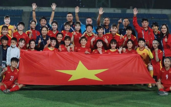 Tuyết Dung sút phạt góc thành bàn, Việt Nam vào tứ kết gặp Trung Quốc