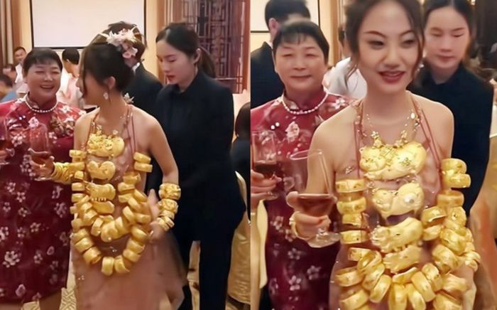 Cô dâu đeo 42 cây vàng đi tiếp đãi quan khách, nhưng cư dân mạng chỉ để ý đến bộ váy 'mặc cũng như không'