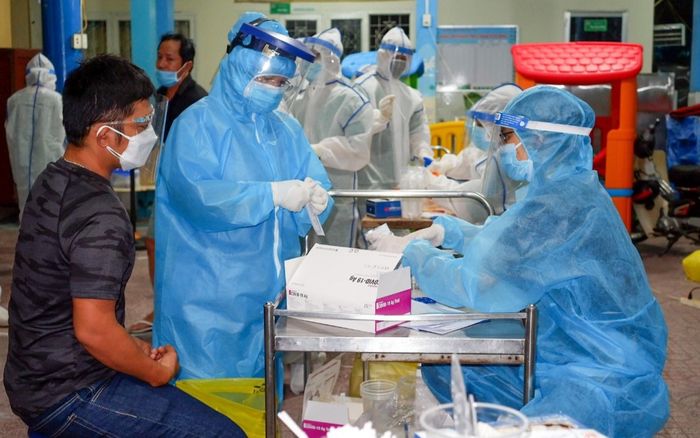 Thêm 13.694 ca mắc mới COVID-19 trong ngày 30/1