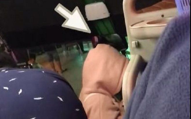 'Bóc phốt' cô gái đi xe khách dành ghế với mẹ bỉm, người phụ nữ không ngờ bị 'ném đá' ngược vì lý do này