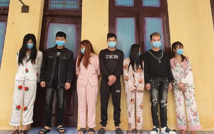 'Mở tiệc' ma túy thác loạn trong nhà nghỉ, 3 cô gái cùng 2 nam thanh niên mất Tết