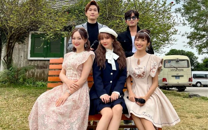 Phan Minh Huyền cùng dàn sao 'Thương ngày nắng về' gửi lời chúc Tết thân thương tới khán giả