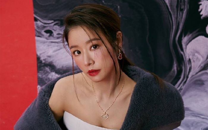 Lâm Tâm Như khoe sắc tuổi U50, gợi cảm và thon thả bất ngờ