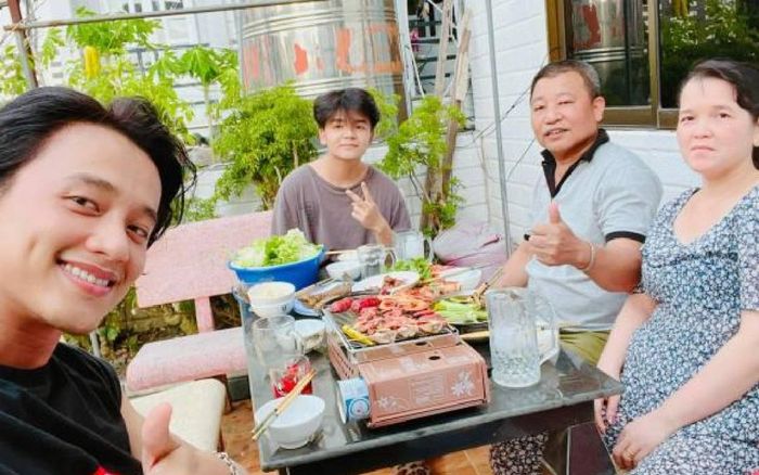 Mai Tài Phến đăng ảnh cùng gia đình, netizen đồng loạt gọi tên Mỹ Tâm kèm câu hỏi 'cực gắt'