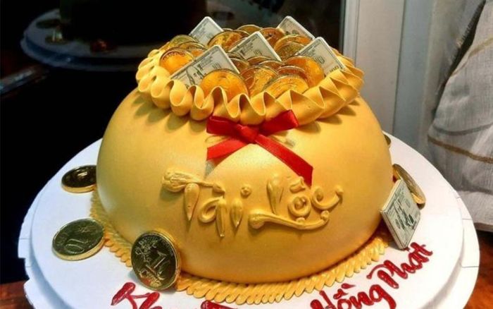 Bánh kem bạc triệu được săn lùng về đặt mâm cúng ngày Thần Tài