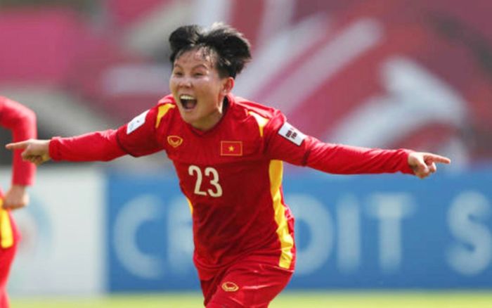 Bích Thuỳ: Nước mắt tuôn rơi và mong ba còn sống để chia sẻ niềm vui World Cup