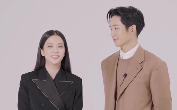Bức ảnh của Jisoo (BLACKPINK) và Jung Hae In, công nhận đậm chất phu thê!